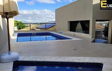 Imagem: A casa em condomínio possui 4 Dormitórios, 5 Banheiros, 4