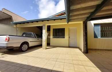 Imagem: A casa possui 2 Dormitórios, 1 Banheiro, 2 Vagas na garagem