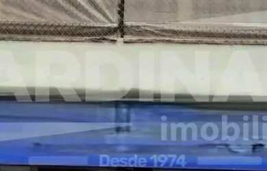 Imagem: O depósito possui 2 Vagas na garagem, 299m² de Área e está