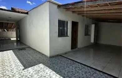 Imagem: A casa possui 3 Dormitórios, 2 Banheiros, 2 Vagas na garagem