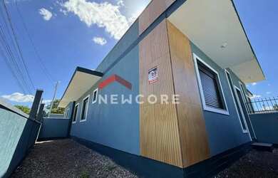 Imagem: A casa possui 3 Dormitórios, 1 Banheiro, 1 Vaga na garagem