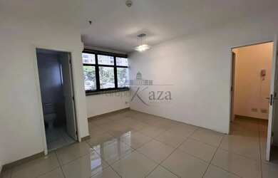 Imagem: O depósito possui 1 Vaga na garagem, 50m² de Área e está