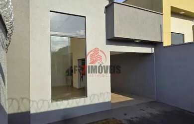 Imagem: A casa possui 2 Dormitórios, 2 Banheiros, 2 Vagas na garagem