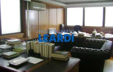 Imagem: O depósito possui 2 Vagas na garagem, 110m² de Área e está