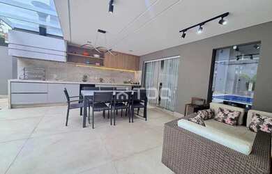 Imagem: A casa em condomínio possui 3 Dormitórios, 5 Banheiros, 4