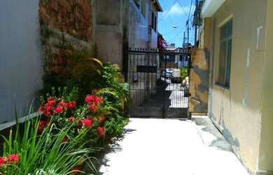 Imagem: A casa possui 3 Dormitórios, 4 Banheiros, 1 Vaga na garagem