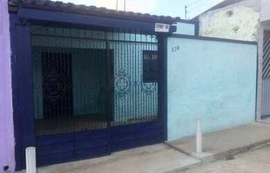 Imagem: A casa possui 3 Dormitórios, 1 Banheiro, 100m² de Área e