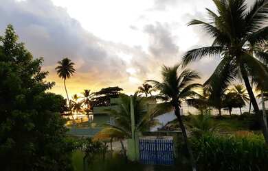 Imagem: A casa possui 4 Dormitórios, 2 Banheiros, 3 Vagas na garagem