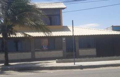 Imagem: A casa possui 5 Dormitórios, 4 Banheiros, 370m² de Área e