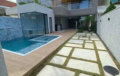 Imagem: A casa em condomínio possui 4 Dormitórios, 5 Banheiros, 2