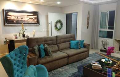 Imagem: A casa possui 3 Dormitórios, 5 Banheiros, 2 Vagas na garagem