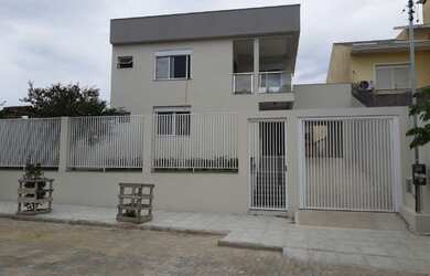 Imagem: A casa possui 3 Dormitórios, 4 Banheiros, 2 Vagas na garagem