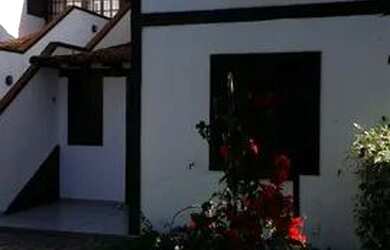 Imagem: A casa em condomínio possui 3 Dormitórios, 2 Banheiros, 1