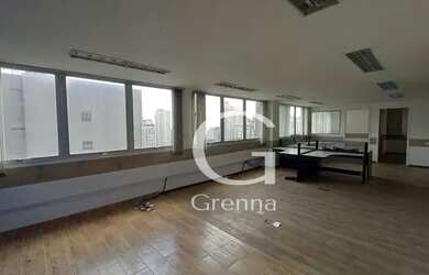 Imagem: O depósito possui 3 Vagas na garagem e 132m² de Área e está