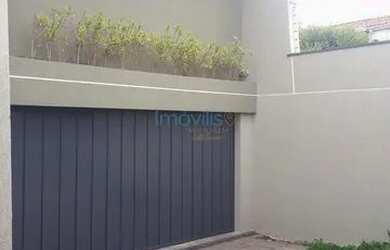 Imagem: A casa possui 4 Dormitórios, 1 Banheiro, 3 Vagas na garagem