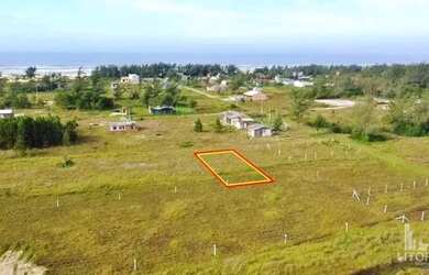 Imagem: O terreno e está localizado em Balneário Arroio do Silva