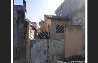 Imagem: A casa possui 2 Dormitórios, 1 Banheiro e 150m² de Área e