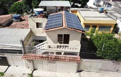 Imagem: A casa possui 3 Dormitórios, 3 Banheiros, 2 Vagas na garagem