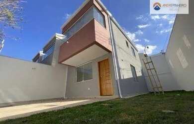 Imagem: A casa em condomínio possui 3 Dormitórios, 1 Banheiro, 2 Vagas