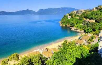 Imagem: A casa possui 5 Dormitórios e 5 Vagas na garagem e está localizado