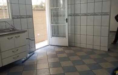 Imagem: A casa possui 3 Dormitórios, 3 Banheiros, 2 Vagas na garagem