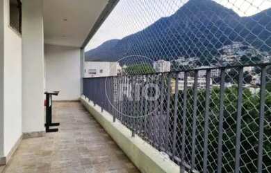 Imagem: O apartamento e possui 4 Dormitórios, Suítes, 5 Banheiros