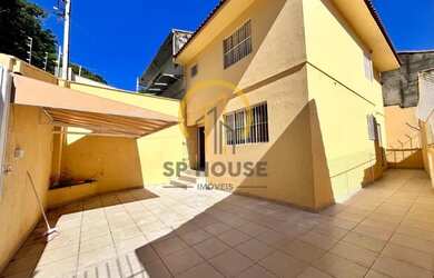 Imagem: A casa possui 3 Dormitórios, 4 Banheiros, 2 Vagas na garagem