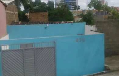 Imagem: A casa possui 2 Dormitórios, 1 Vaga na garagem e está localizado