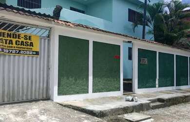 Imagem: A casa possui 3 Dormitórios, 2 Banheiros, 2 Vagas na garagem