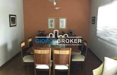 Imagem: A casa possui 5 Dormitórios, 5 Banheiros, 5 Vagas na garagem