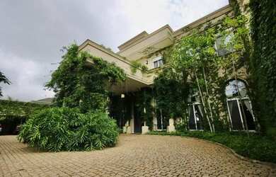 Imagem: A casa em condomínio possui 5 Dormitórios, 4 Banheiros, 5