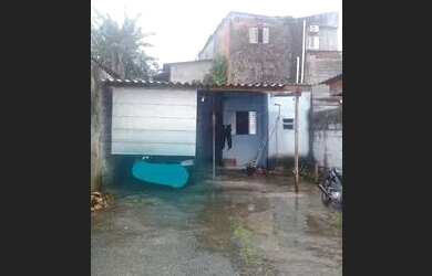 Imagem: A casa possui 2 Dormitórios, 2 Banheiros, 1 Vaga na garagem
