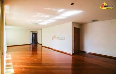 Imagem: O apartamento possui 4 Dormitórios, 1 Banheiro, 2 Vagas na