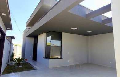 Imagem: A casa possui 3 Dormitórios, 4 Banheiros, 3 Vagas na garagem