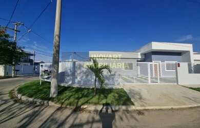 Imagem: A casa possui 3 Dormitórios, 1 Banheiro, 2 Vagas na garagem