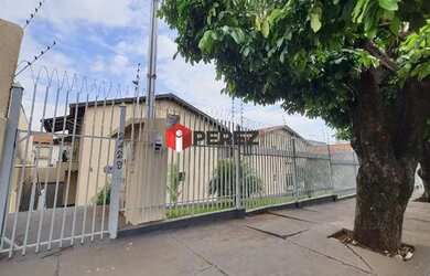 Imagem: O apartamento possui 3 Dormitórios, 1 Banheiro, 1 Vaga na garagem