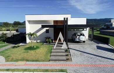 Imagem: A casa em condomínio possui 3 Dormitórios, 3 Banheiros, 2