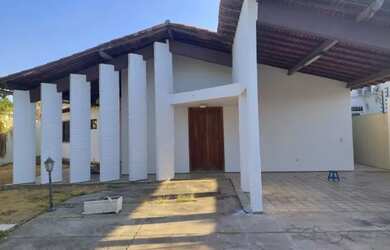 Imagem: A casa possui 4 Dormitórios, 600m² de Área e está localizado