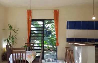 Imagem: A casa possui 2 Dormitórios, 1 Banheiro, 1 Vaga na garagem