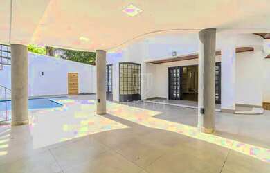 Imagem: A casa em condomínio possui 4 Dormitórios, 5 Banheiros, 4