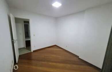 Imagem: O apartamento possui 2 Dormitórios, 2 Banheiros, 2 Vagas na