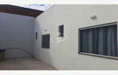 Imagem: A casa possui 2 Dormitórios, 2 Banheiros, 1 Vaga na garagem