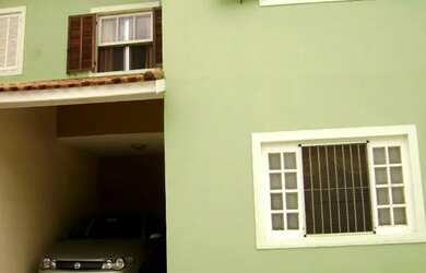 Imagem: A casa em condomínio possui 3 Dormitórios, 1 Banheiro, 1 Vaga