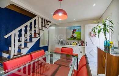 Imagem: A casa possui 3 Dormitórios, 1 Banheiro, 2 Vagas na garagem