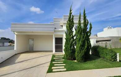 Imagem: A casa em condomínio possui 3 Dormitórios, 1 Banheiro, 2 Vagas