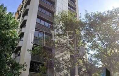 Imagem: O depósito possui 3 Vagas na garagem, 114m² de Área e está