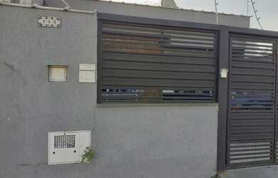 Imagem: A casa possui 3 Dormitórios, 3 Banheiros, 3 Vagas na garagem