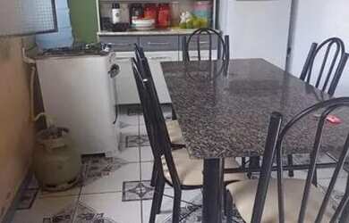 Imagem: A casa possui 2 Dormitórios, 1 Banheiro e está localizado