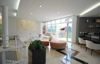 Imagem: A casa em condomínio possui 4 Dormitórios, 5 Banheiros, 5