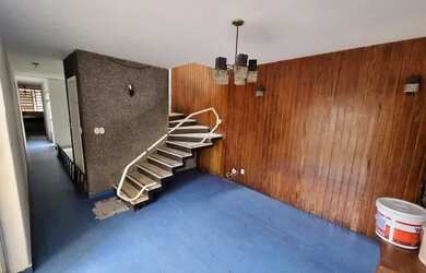 Imagem: A casa possui 5 Dormitórios, 4 Banheiros, 2 Vagas na garagem